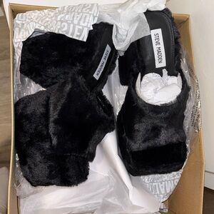Steve Madden Trixie heels black fuzzy size 6